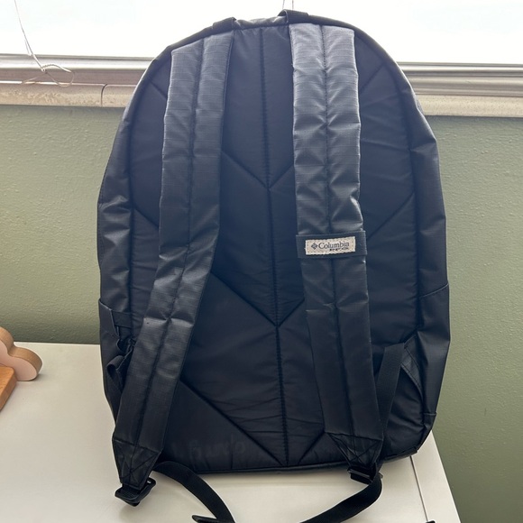 Columbia PFG Backpack - Picture 2 of 2